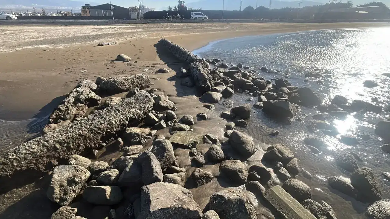 Hatay’da Alışılmadık Deniz Çekilmesi: Vatandaş Endişeli! 3